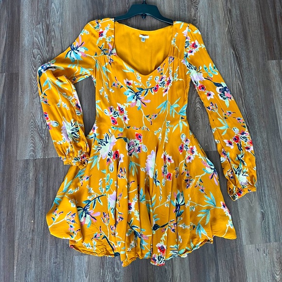 Dresses & Skirts - Used yellow floral dress
